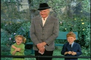 At the zoo, Bill is perplexed--Jody is still scratching, and Buffy starts doing it, too. (I know thing were formal in 1960s, especially in big cities, but isn't Jody's suit a little much for the zoo? Even Uncle Bill ditches his tie for the occasion.)