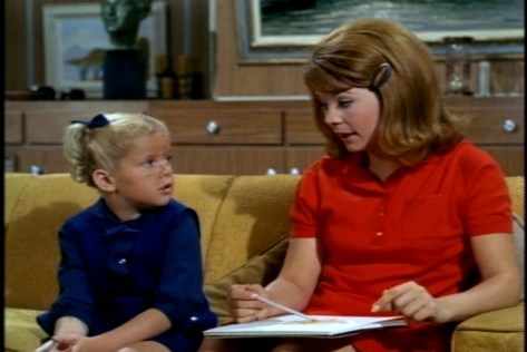 The alarmed twins share the "Here comes Fatty" story with Cissy. 