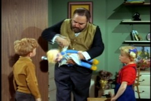 French shows some nice sensitivity in this scene, as he make Mrs. Beasley a tourniquet from his handkerchief to prevent her from going into "shock."