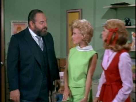 When Dana meets French and realizes he's British, she asks him if he knows any of her family's British friends--Larry, Rex, Noel, Alec, and Sarah?