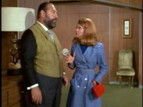 Cissy's a budding thespian this week, and the mention of England starts her talking about the Royal Academy of Dramatic Art.