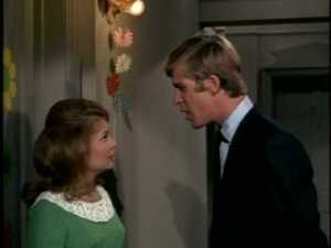 Meanwhile, Garfield and Cissy aren't at a movie theater, and Cissy isn't amused.